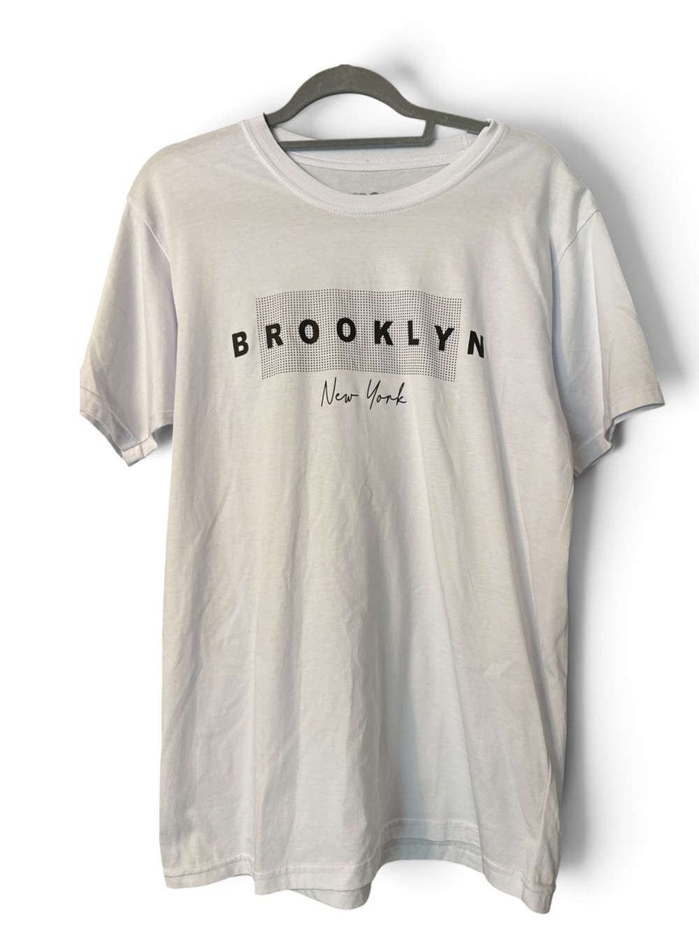 Bespoke Sport Brooklyn New York White Graphic T-Shirt – Size Medium NWT